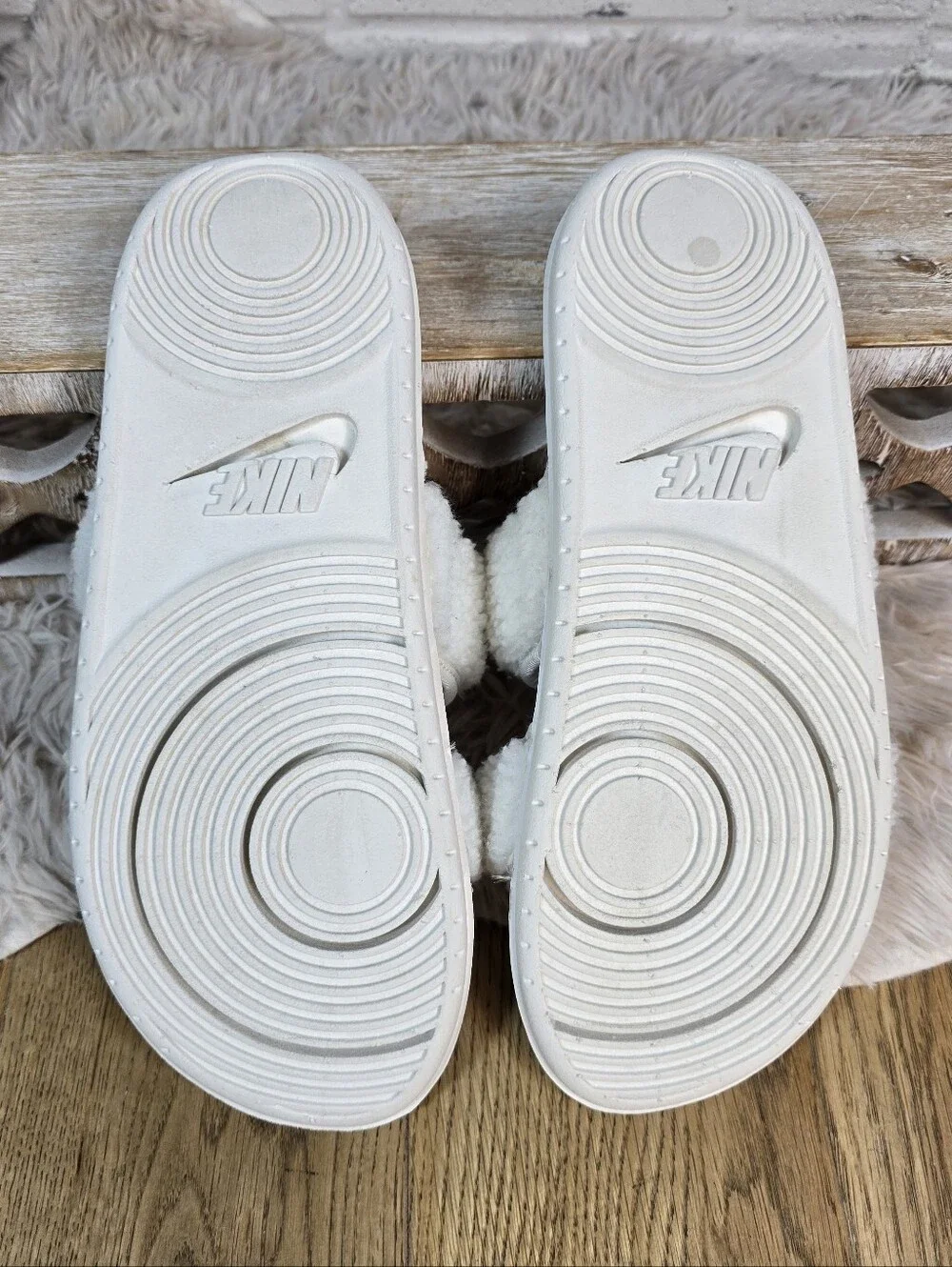 Nike White Fuzzy Sherpa Slide Sandals Womens 11